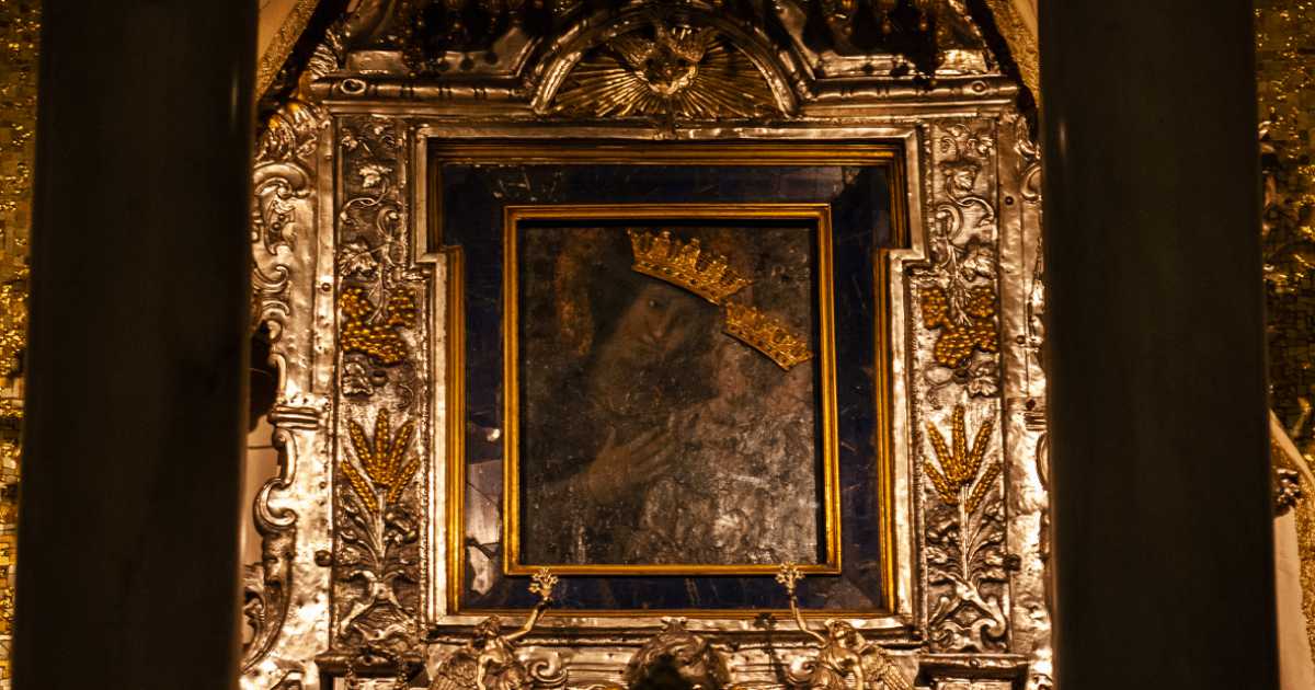 Simboli cavallereschi, absidi nascoste e una Madonna Nera: � il borgo medievale di Sovereto